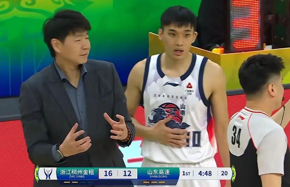 pp电子模拟器-晋级四强！山东男篮1分险胜浙江 陈林坚19+6+关键三分球 吴前14+5