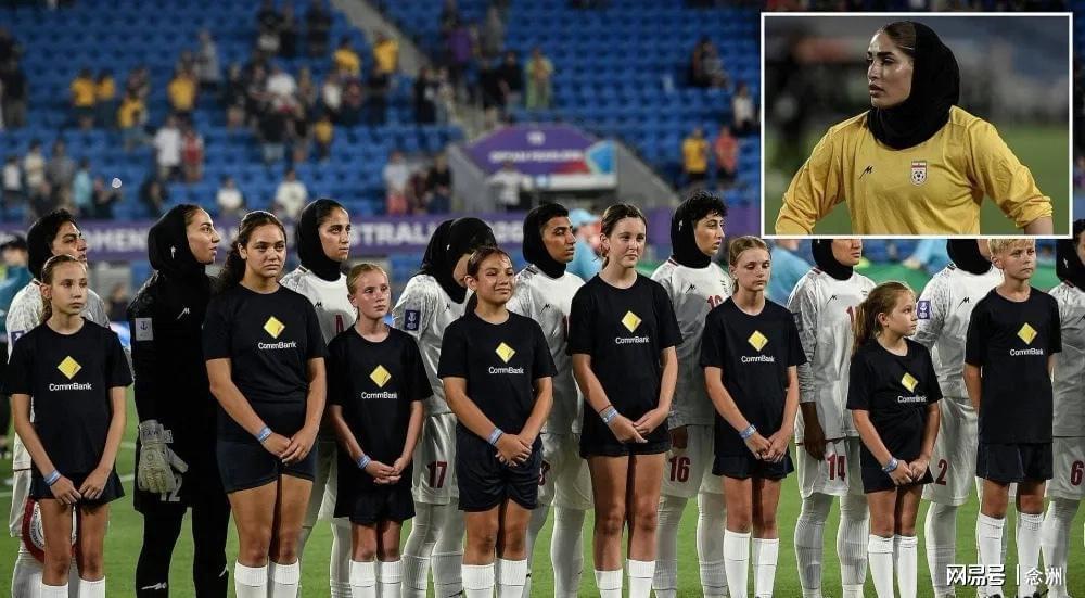 pp电子官网-拒唱国歌到高唱国歌！伊朗女足向国旗敬礼 戴头巾+穿长衣长裤踢球
